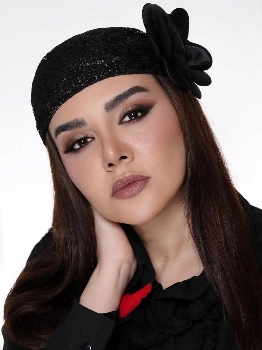 استایل ندا قاسمی با شلوار راه‌راه 2