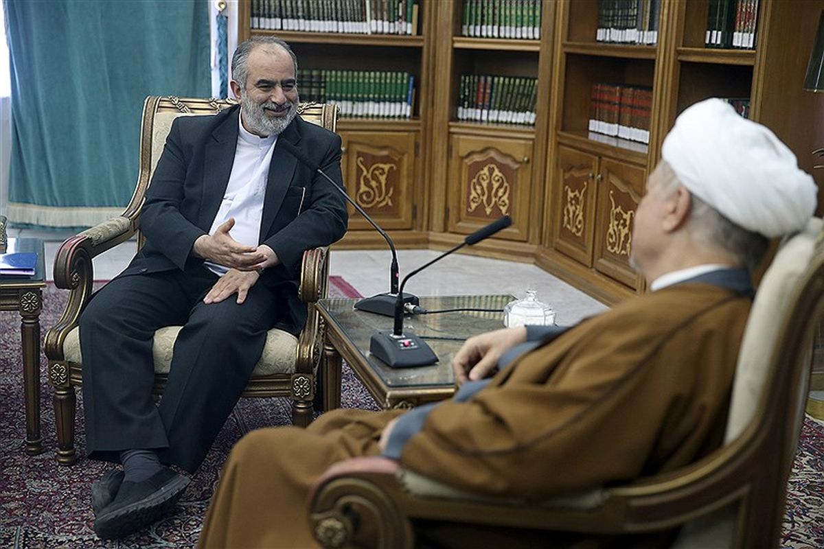 توئیت جنجالی حسامالدین آشنا؛ چه کسانی به دنبال جانشینی رهبری هستند؟