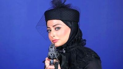 سفر در زمان؛ ماهایا پطروسیان در کنار پدرش دهه 50 