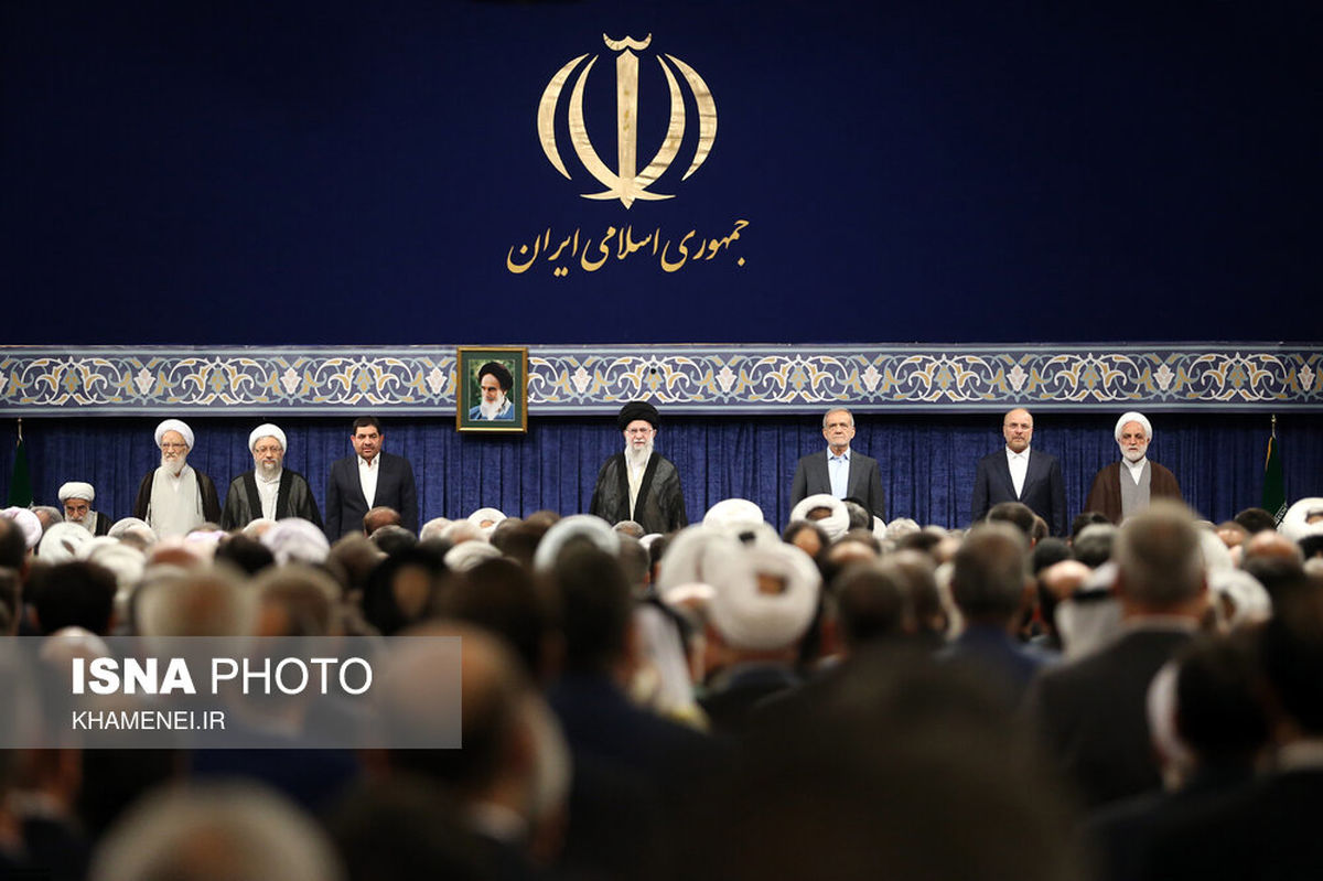 رهبر انقلاب حکم ریاست جمهوری مسعود پزشکیان را تنفیذ کردند + تصاویر