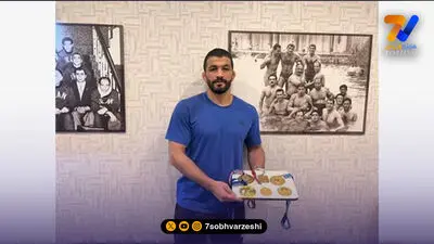 حسن یزدانی و اهدای مدال‌های دوران قهرمانی به موزه