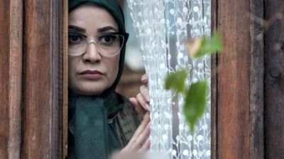 بیوگرافی بنفشه ریاضی دختر خاله هوتن شکیبا در سریال تاسیان؛ وضعیت تأهل و فیلم‌شناسی + تصاویر