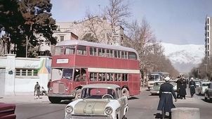 عکس | اتوبوس‌سواری عجیب در تهران؛ ۶۰ سال قبل