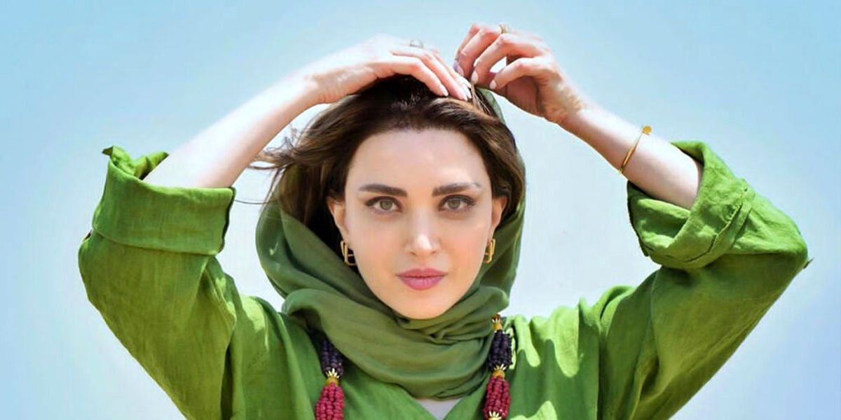 بهنوش طباطبایی با لباس محلی تصاویری از کودکی اش منتشر کرد + عکس