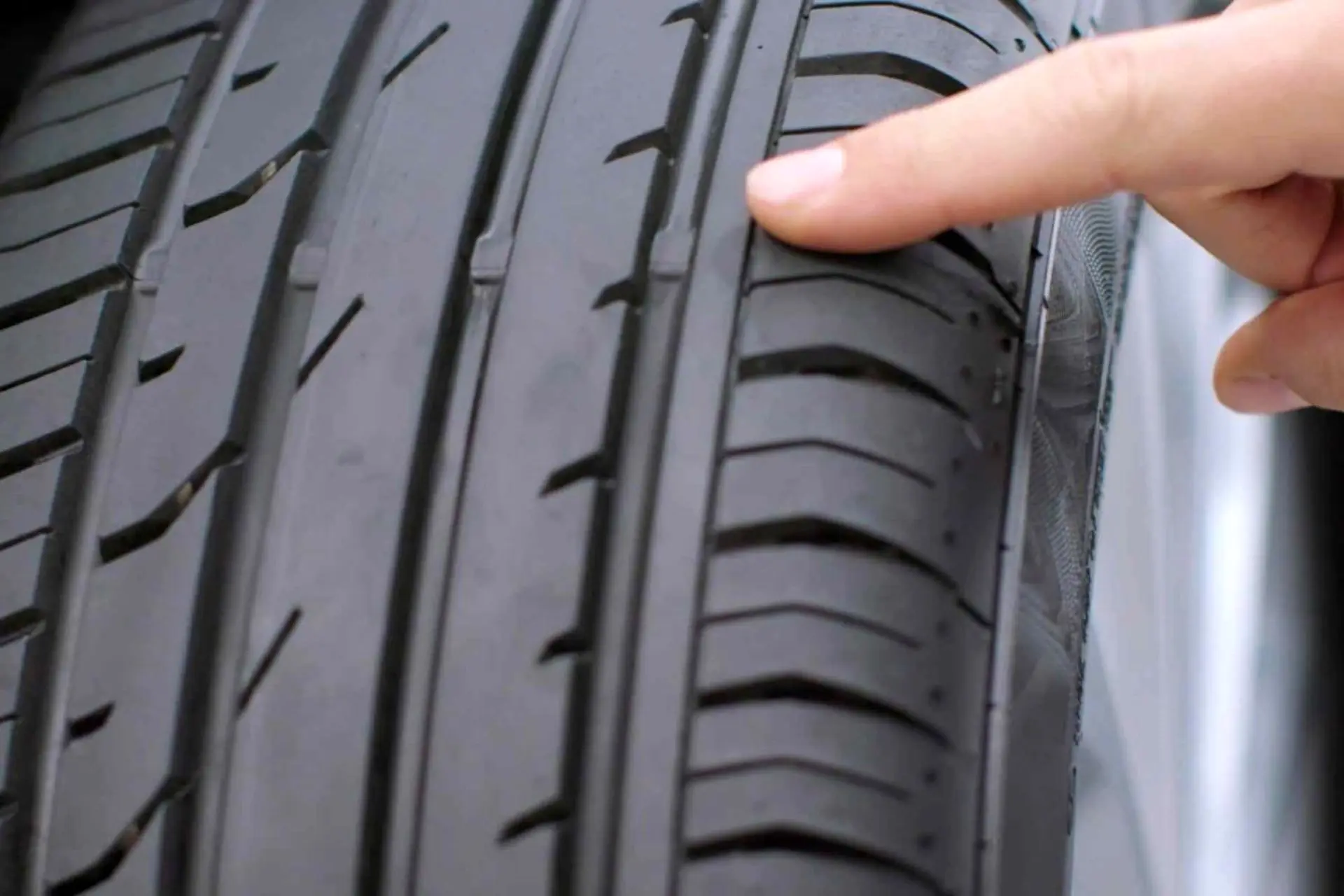 نشانگر زمان تعویض لاستیک خودرو