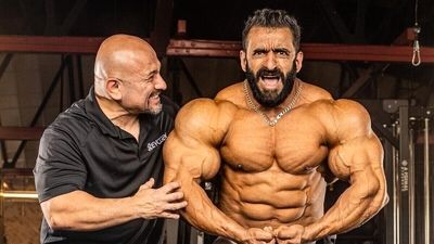 الهام اخوان و محمدرضا گلزار در پشت صحنه سریال ساخت ایران ۲ + عکس