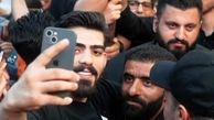 شور و هیجان در کرج؛ استقبال بی‌نظیر از هادی چوپان، قهرمان پرورش اندام جهان (ببینید)