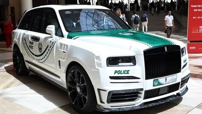 پلیس دبی از رولزرویس کالینان منصوری رونمایی کرد!