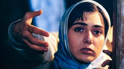 تصویری بانمک از سوگل طهماسبی در دوران کودکی با لباس بختیاری