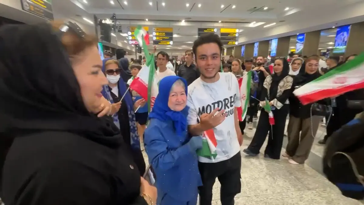 حضور مادربزرگ استقلالی، هوادار محبوب آبی‌ها در مراسم استقبال از تیم ملی