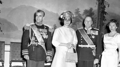 آلبوم عکس «محمدرضا پهلوی در کنار فرح دیبا» در مکزیک / خرداد 1358 