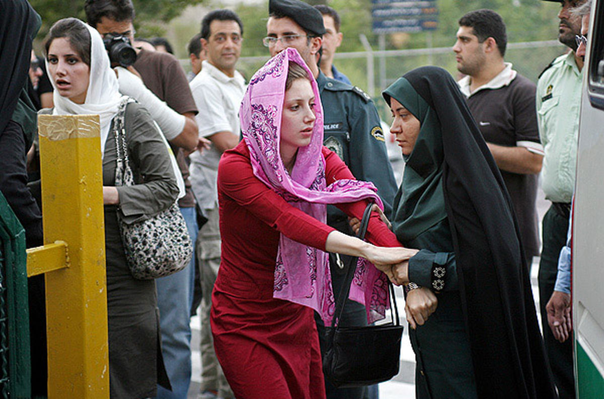 دفاع وزیر از بازگشت گشت ارشاد به خیابان‌ها