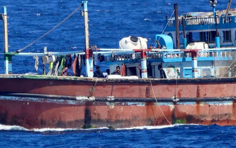 ببینید | تصویر کشتی ماهیگیری ایرانی که از چنگ دزدان دریایی گریخت