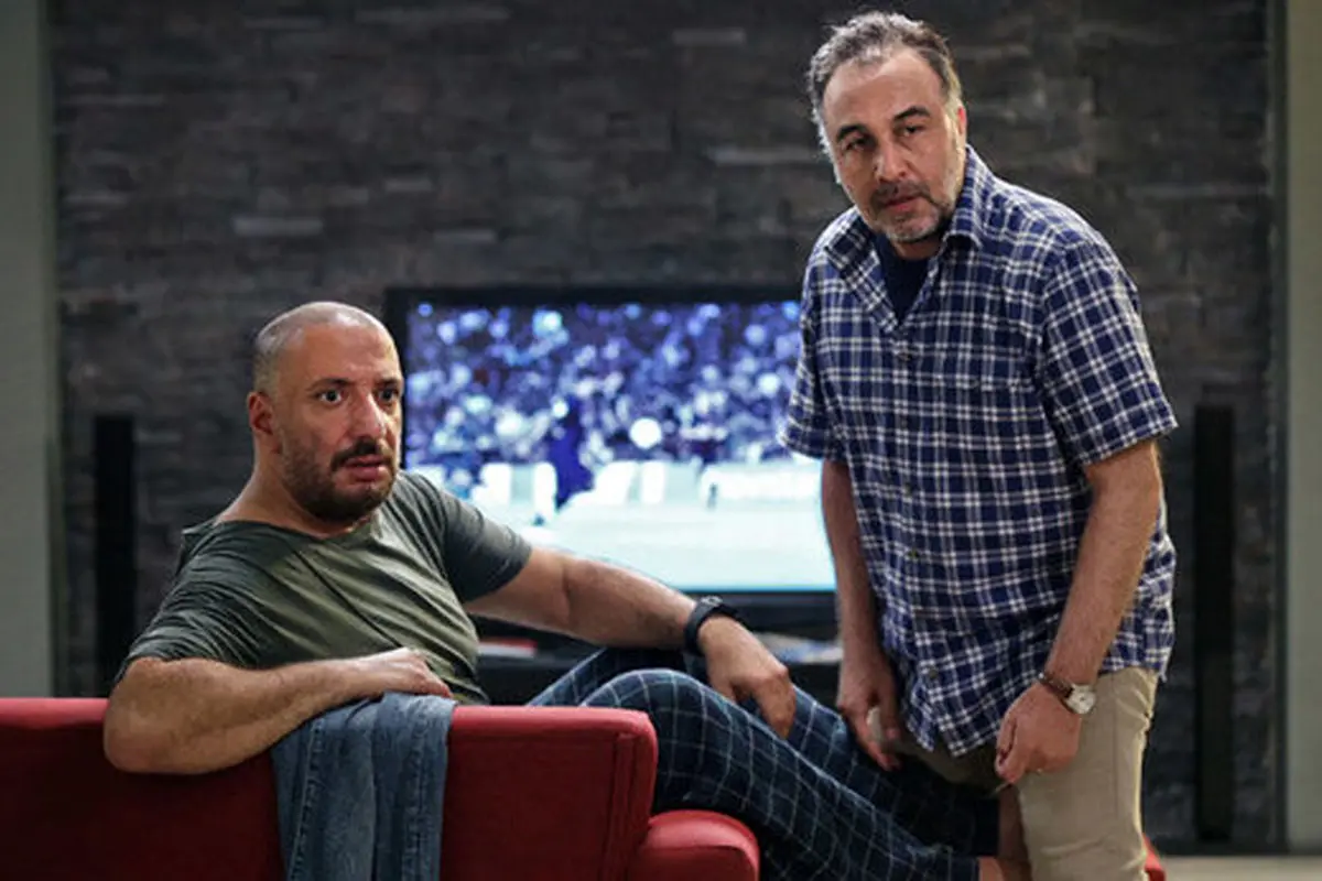 رضا عطاران دل‌ها را برد؛ لحظه طلایی توجه او به هوادار خاص در هیاهوی اکران «صددام» + ببینید