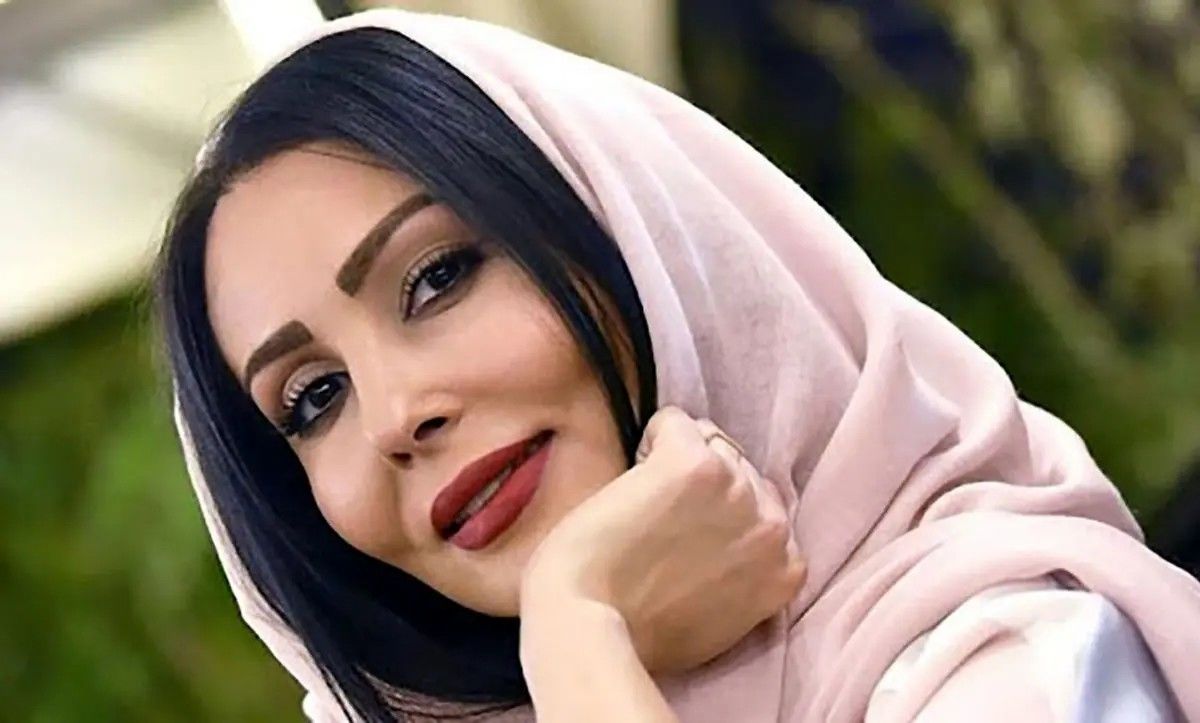 استایل خاص پرستو صالحی در دهه 60+ عکس