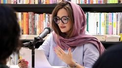ظاهر جذاب گلاره عباسی در یک نشست کتابخوانی + عکس 