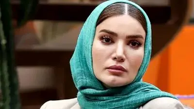 استایل پاییزی متین ستوده تازه عروس سینمای ایران با کلاه کپ و کت شلوار