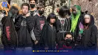 گزارشی از دنیای جوانان آلترناتیو با آرایش‌ تیره، موسیقی و لباس‌های متفاوت