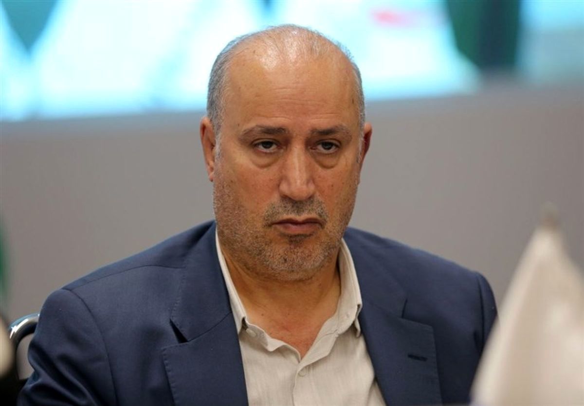 قطع بازی با شعار نژادپرستانه/ تاج دستور داد
