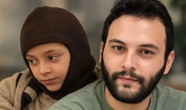 بیوگرافی سید حسام صالحی بازیگر نقش نوید در سریال ترش و شیرین