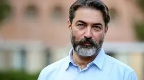 نگاهی به مجسمه‌ها و نقاشی‌‌های پارسا پیروزفر /  معرفی شغل دوم آقای بازیگر 
