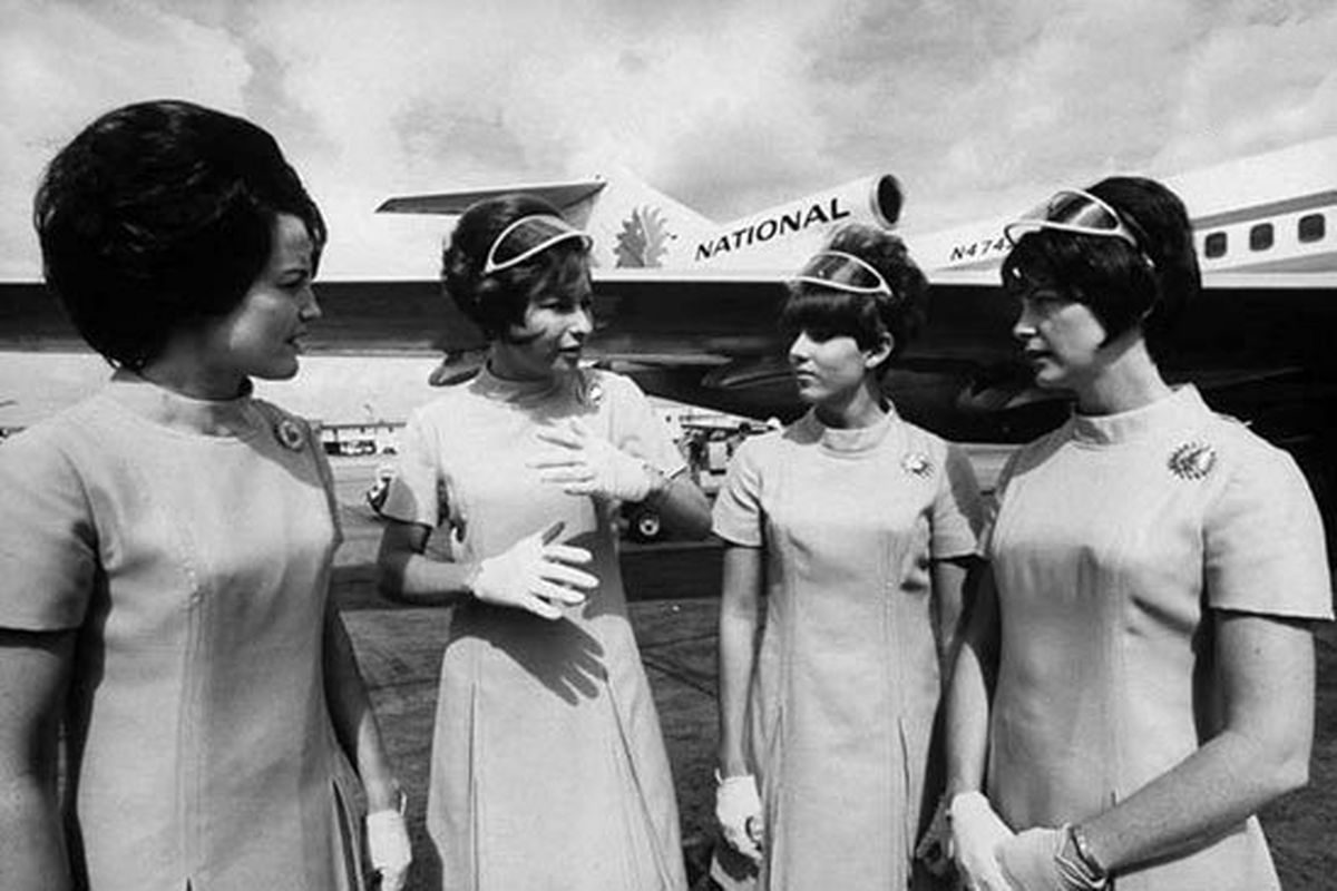 عکس یادگاری 97 ساله زن ایرانی با خلبان امریکایی در تهران جنجالی شد!