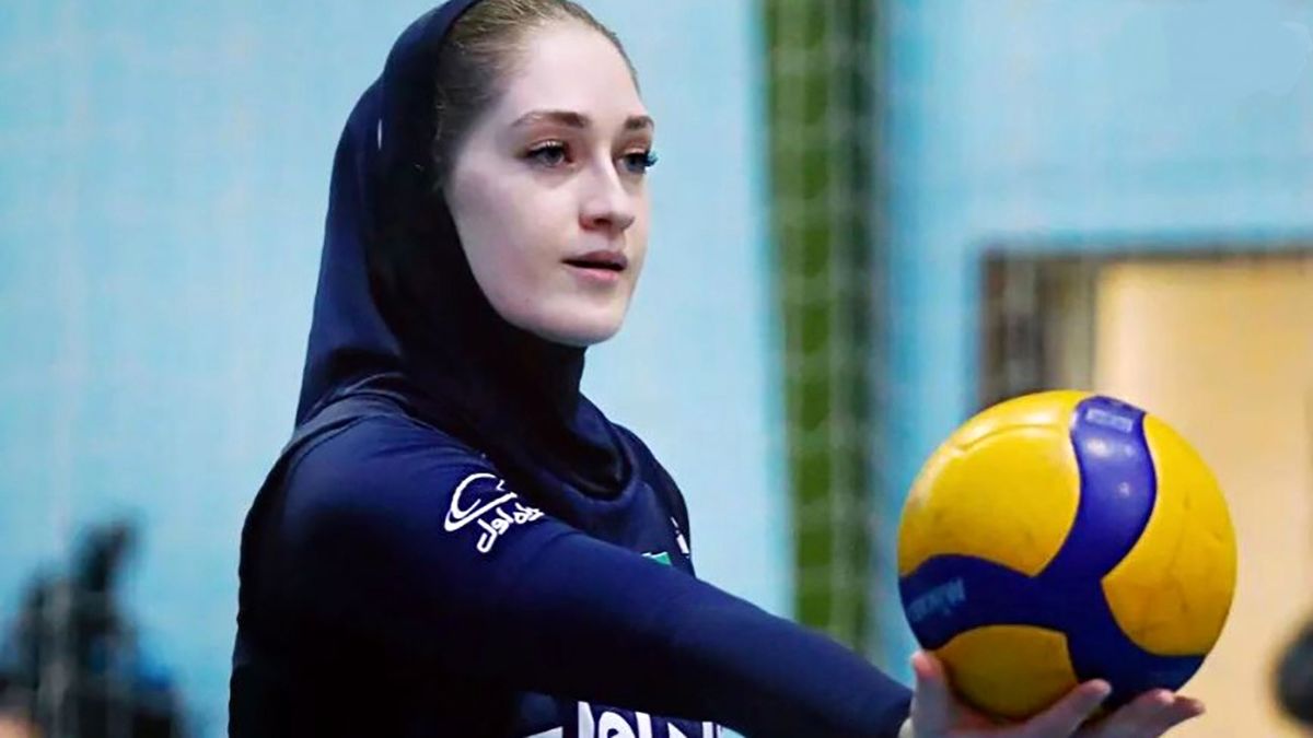 استوری جدید آیتک سلامت ستاره چشم رنگی تیم ملی با برادر و مادرش/ زیبایی در این خانوده ارثی است!