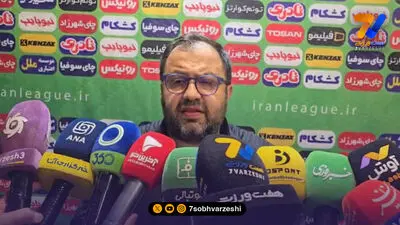 حمله هواداران چادرملو به ممبینی مقابل فدراسیون؛ آقای سفر حیا کن، فدراسیون رو رها کن!