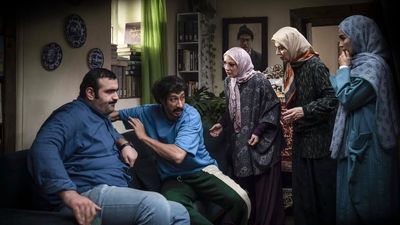 عکسی از سونیا حسینی (نیکا) در کنار احمد مهرانفر در پشت صحنه پایتخت