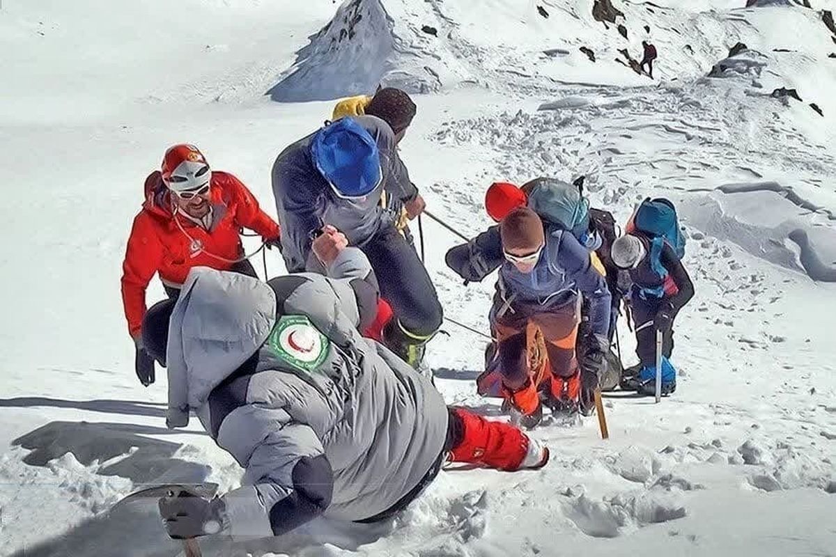 نجات دو نفر از کوهنوردان مفقود شده در اشنویه