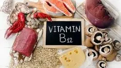 کمبود ویتامین B12 چه بلایی سر بدن می‌آورد؟ بهترین منابع غذایی و راه‌های جبران آن