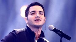 شهید شدن پدر محسن یگانه / بخاطر دفاع از وطن خیلی‌ها مثل من دست پدرشان را نگرفتند(ویدئو)