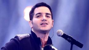 شهید شدن پدر محسن یگانه / بخاطر دفاع از وطن خیلی‌ها مثل من دست پدرشان را نگرفتند(ویدئو)