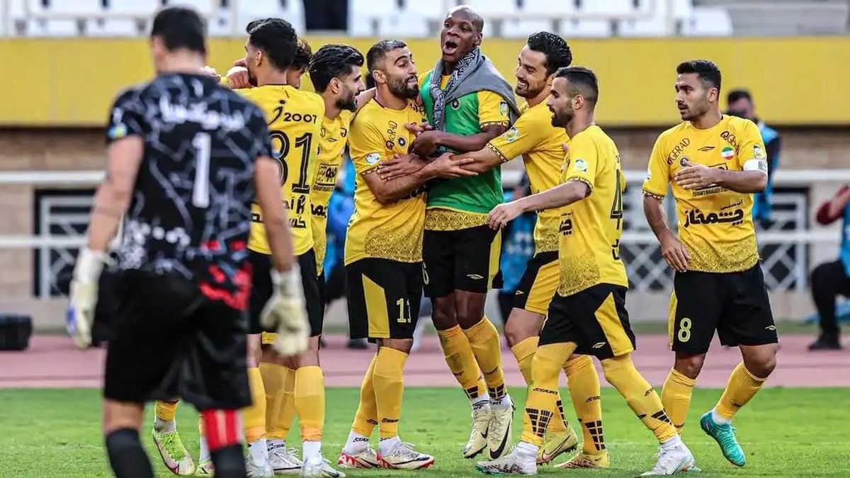 سپاهان برد، جدول لیگ برتر بالاخره یکدست شد