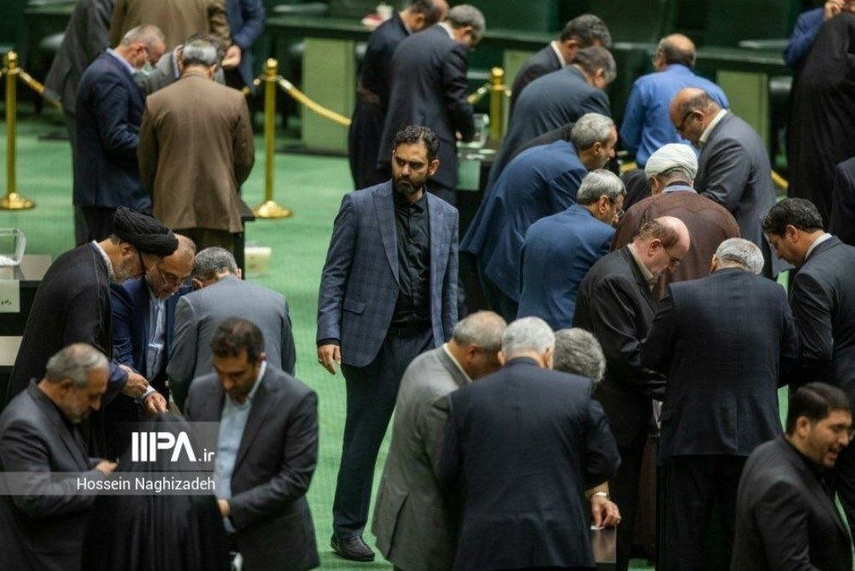 حمله ثابتی به زنگنه و پزشکیان و انتقاد از محسنی اژهای