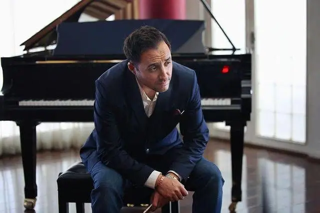 بیوگرافی و زندگی شخصی امیرحسین رستمی+ عکس همسر و پسرش