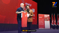 خواننده موسیقی پاپ در جشن 6 تایی ها کنار سلطان پرسپولیس