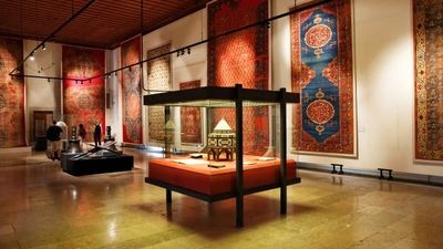 در قاهره سه خیابان به نام های ایران، تهران و مصدق وجود دارد