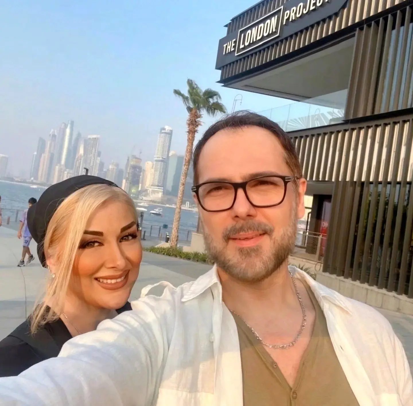 عکس‌های کوروش تهامی با همسر اول و دوم