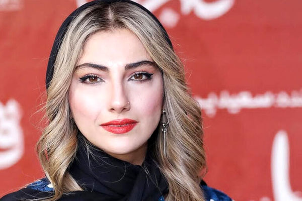 بازیگر سریال پایتخت با استایل خفن اما ساده در کافه‌‌ای در تهران+عکس
