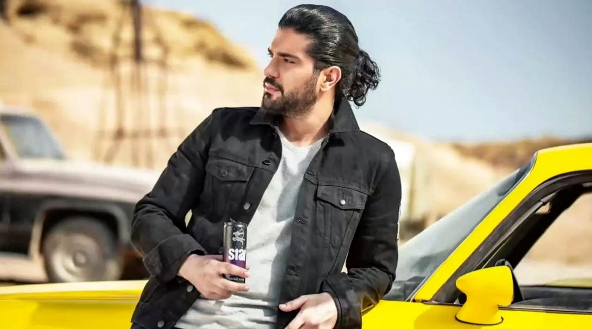 استایل سینا مهراد در جشن هالووین با کدوی نارنجی