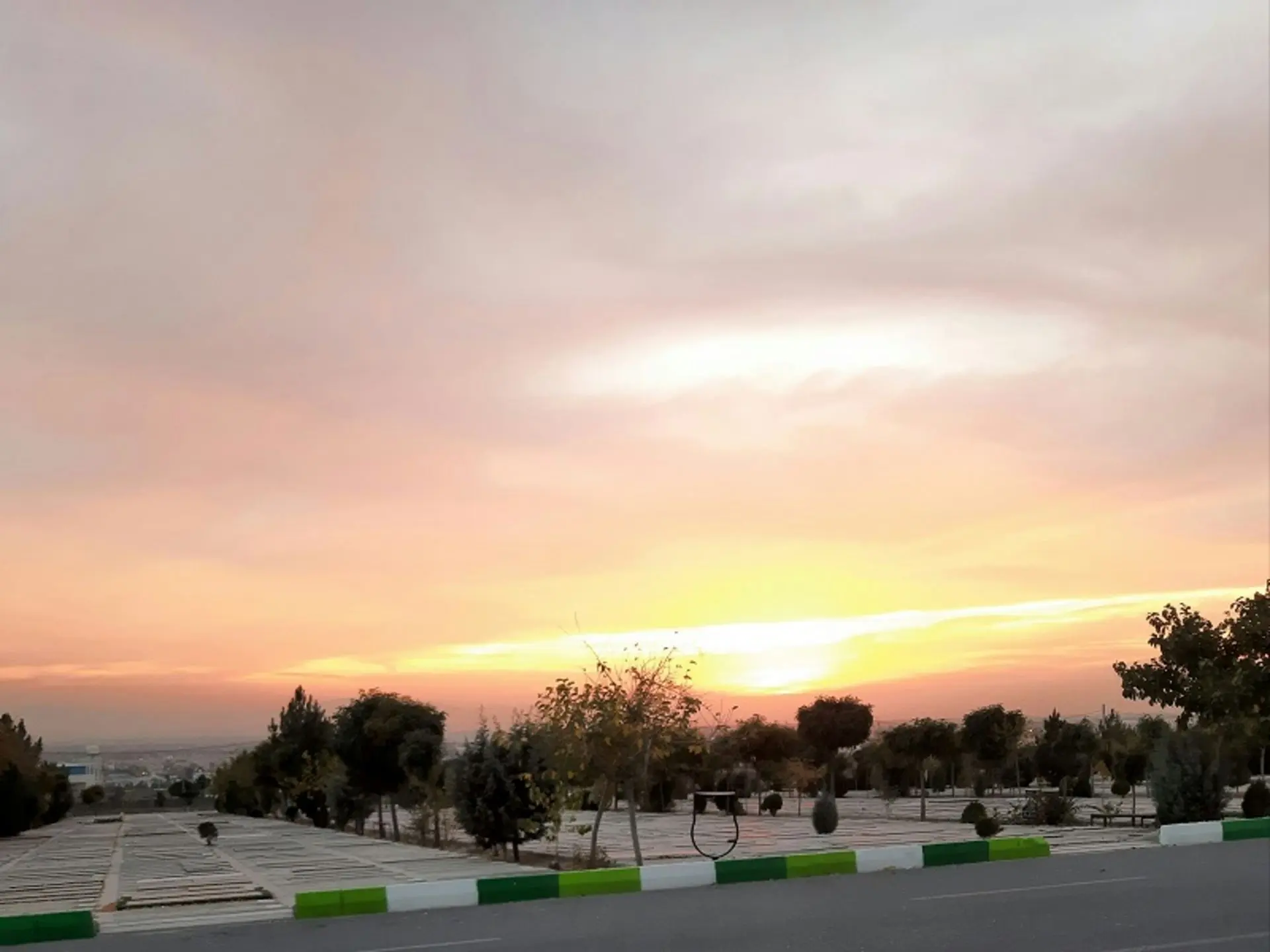 بهشت بی بی سکینه در غروب؛ منبع عکس: گوگل‌مپ؛ عکاس: فاطمه خاطری