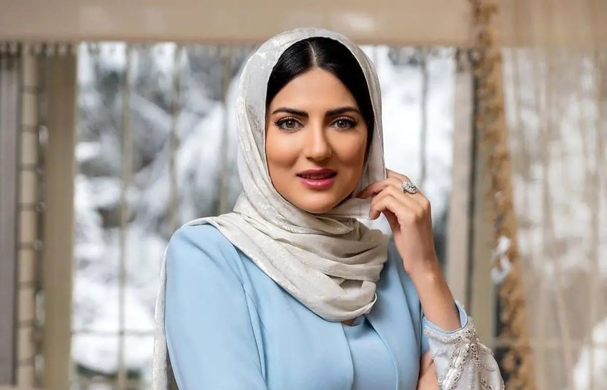 استایل خاص هلیا امامی با لباس کیمونو و انگشتر عجیب