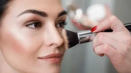 ترفندهای آرایشی ساده اما فوق‌العاده؛ این نکات را هر دختری باید بداند!