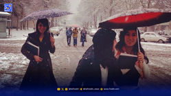 قاب تاریخ|‌ ‌شور و نشاط دختران دانشجو در یک روز برفی