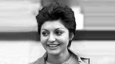 جنجال لباس هالووین خانم بازیگر/ خون ترور کندی روی لباس