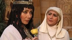 «پسر زلیخا» در حال بوسیدن پیشانی مادرش