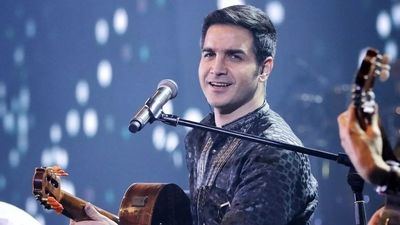 شهید شدن پدر محسن یگانه / بخاطر دفاع از وطن خیلی‌ها مثل من دست پدرشان را نگرفتند(ویدئو)