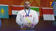 لحظه دریافت مدال طلا امین میرزازاده