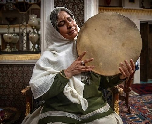 نگاهی به پوشش زنان «بامداد خمار» در گذار از قاجار به پهلوی